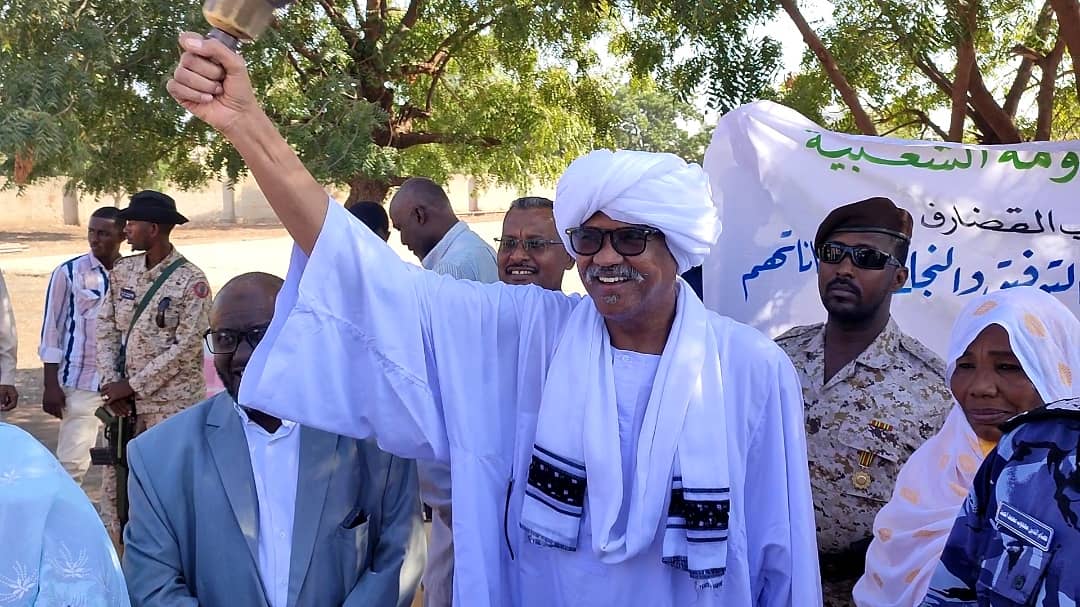 قرع والى القضارف المكلف جرس إمتحانات الشهادة السودانية للعالقين للعام ٢٠٢٣ م