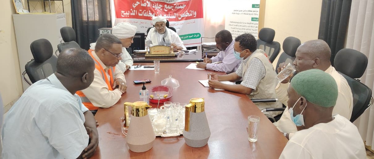اجتماع مشترك لمناقشة صيانة المكب الرئيسي للنفايات بولاية القضارف
