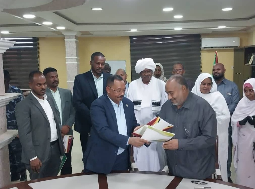 حكومة الولاية توقع على مذكرة تفاهم مع الشركة السودانية للموارد المعدنية لتنفيذ مشاريع خدمية بولاية القضارف
